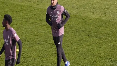 劳塔罗制胜一击，国际米兰1-0布拉格斯巴达问鼎冠军